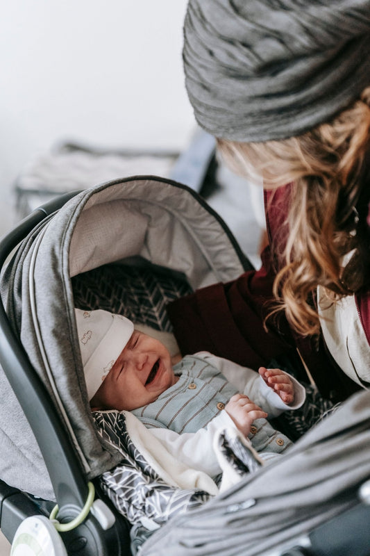 Pourquoi bébé pleure-t-il ? Comprendre les causes des pleurs de bébé - MA PLANETE BEBE