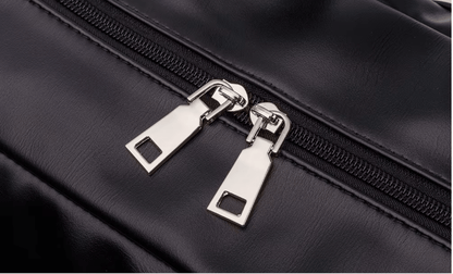 sac-a-langer-noir-cuir-fermeture-éclair